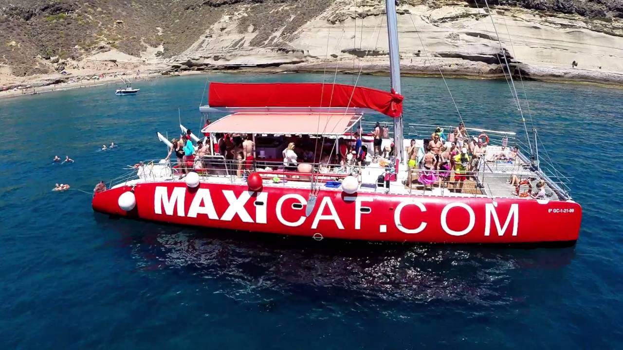 Voyage en catamaran autour de Tenerife avec Maxicat pour visiter Los Gigantes